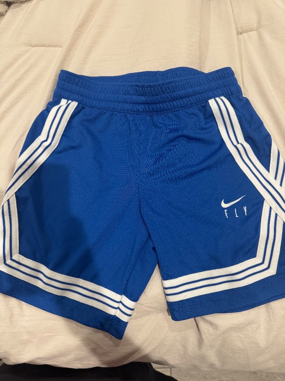 Girls Nike fly basketball shorts size medium
